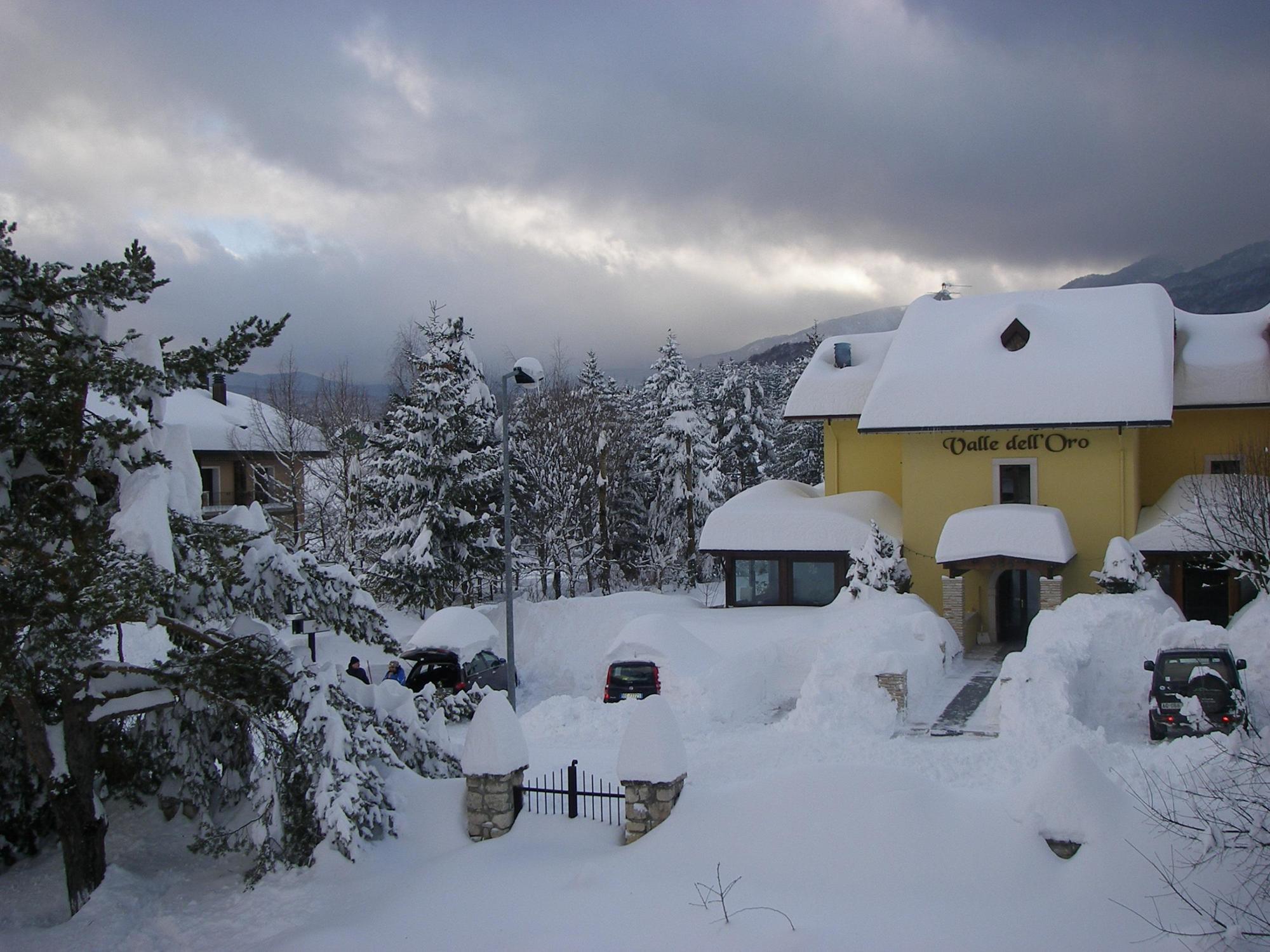 Hotel Valle Dell' Oro ペスカッセーロリ エクステリア 写真